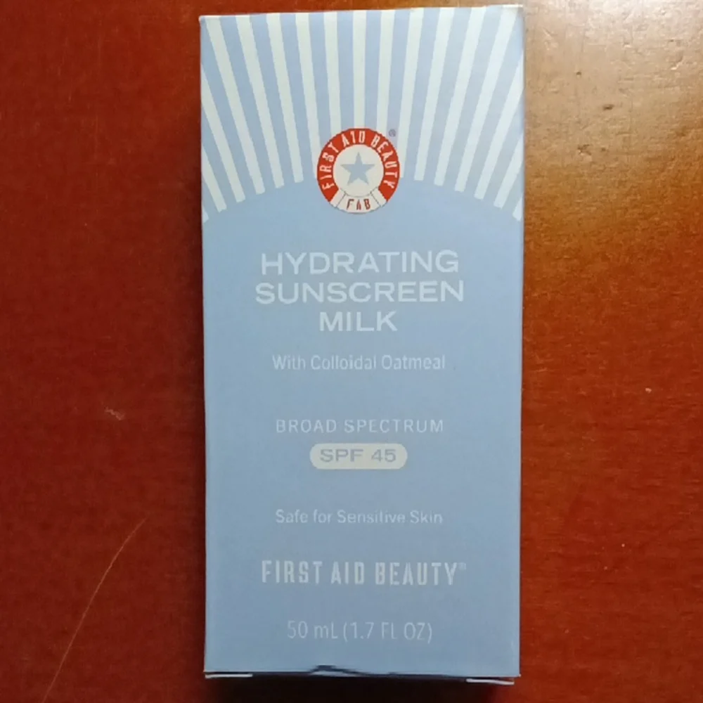 First Aid Beauty Hydrating Sunscreen Milk SPF 45 - Light Blue